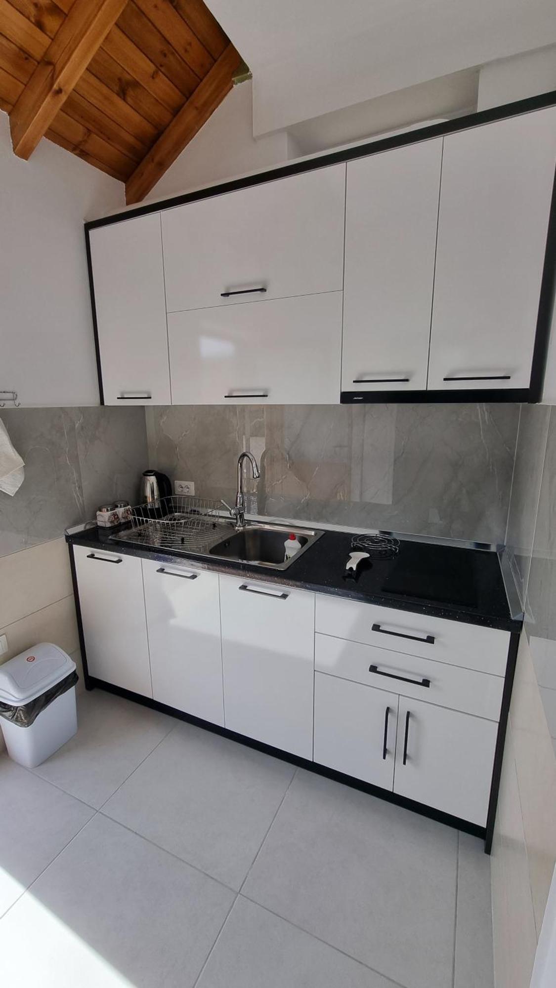 Apartment Malaj *